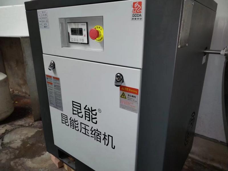 怎么快速鑒別成都空壓機(jī)潤(rùn)滑油是否需要更換？ 